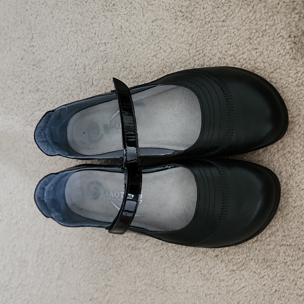Naot kirri women's mary jane size 38